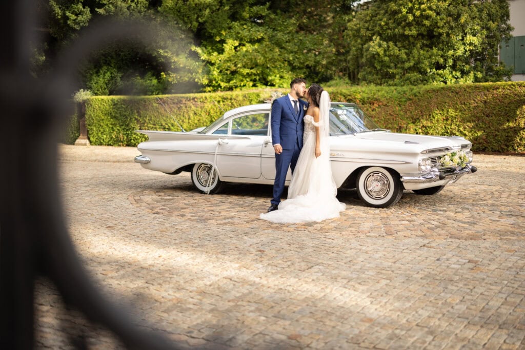 Villa Wenkenhof, Basel. Oldtimer with bride and groom