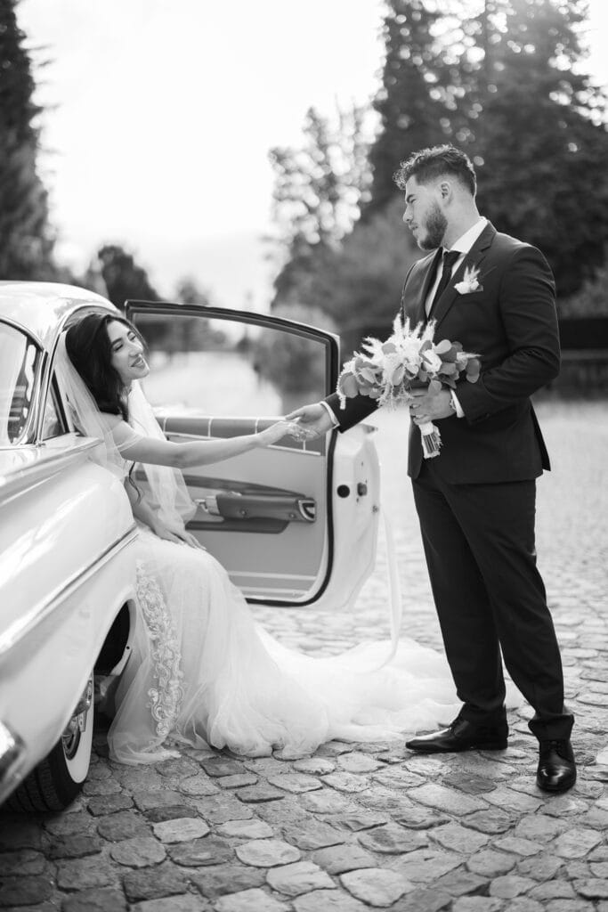 Villa Wenkenhof, Basel. Oldtimer with bride and groom