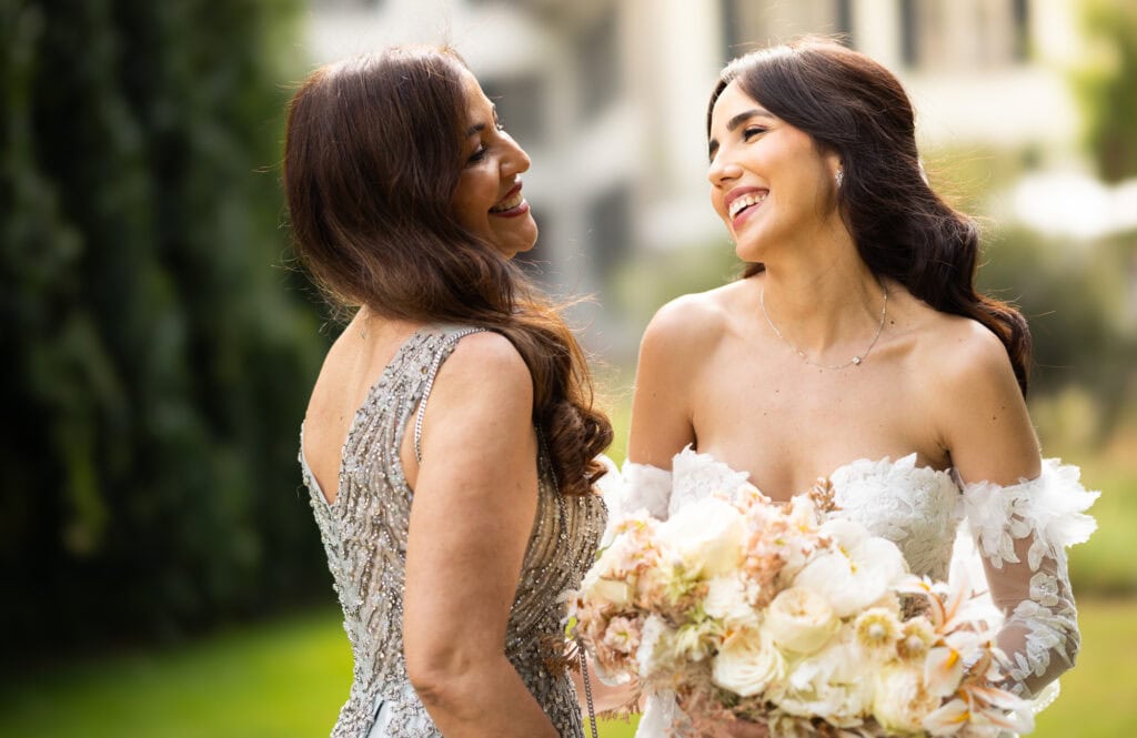 Wedding ceremony in the garden. Schloss Hünigen. Emotional and colorful wedding ceremony. Emotional hugs with family and friends after the wedding ceremony. Bride with her mum