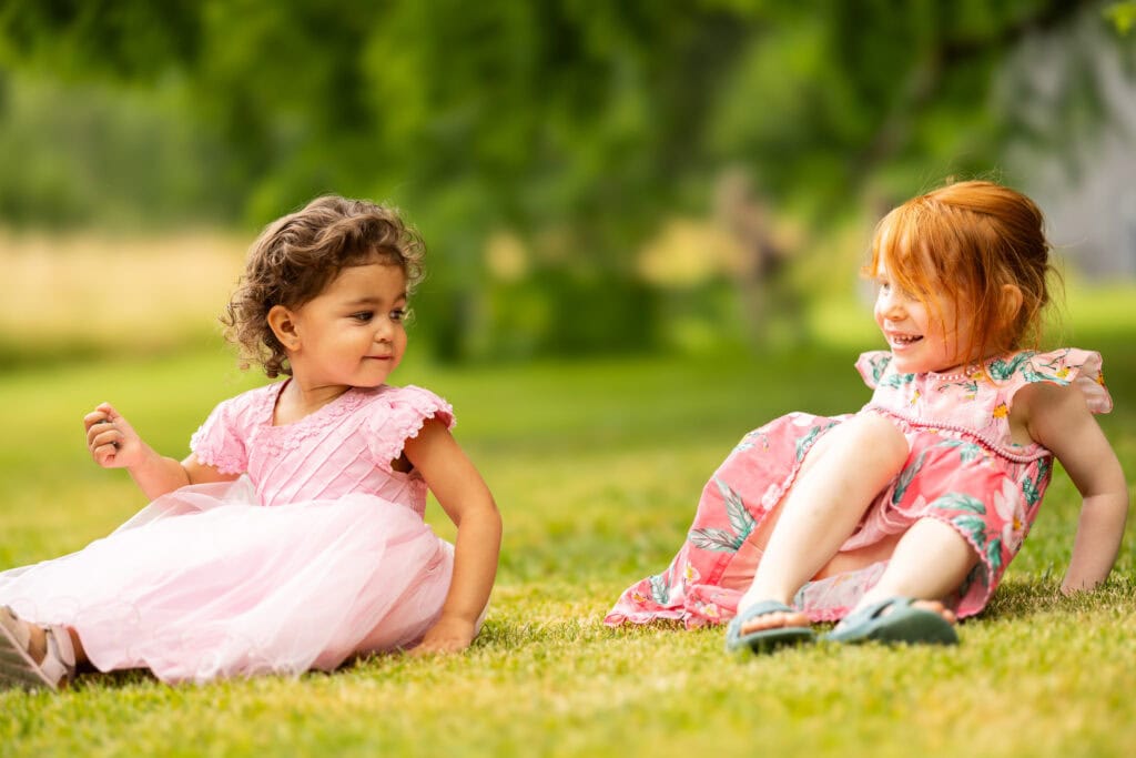 Wedding ceremony in the garden. Schloss Hünigen. Emotional and colorful wedding ceremony. Emotional hugs with family and friends after the wedding ceremony. Kids playing