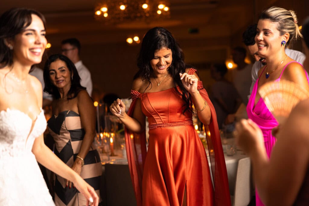 Guests dancing and celebrating during the wedding party at Schloss Hünigen in Bern