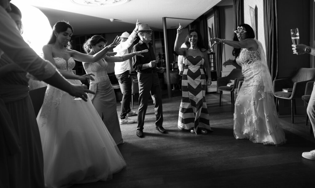 Guests dancing and celebrating during the wedding party at Schloss Hünigen in Bern