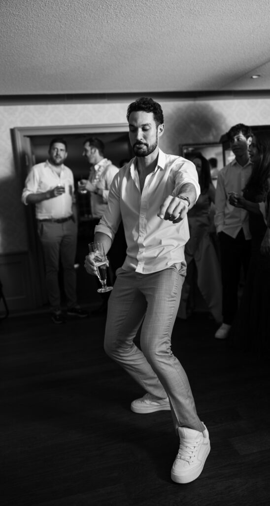 Guests dancing and celebrating during the wedding party at Schloss Hünigen in Bern