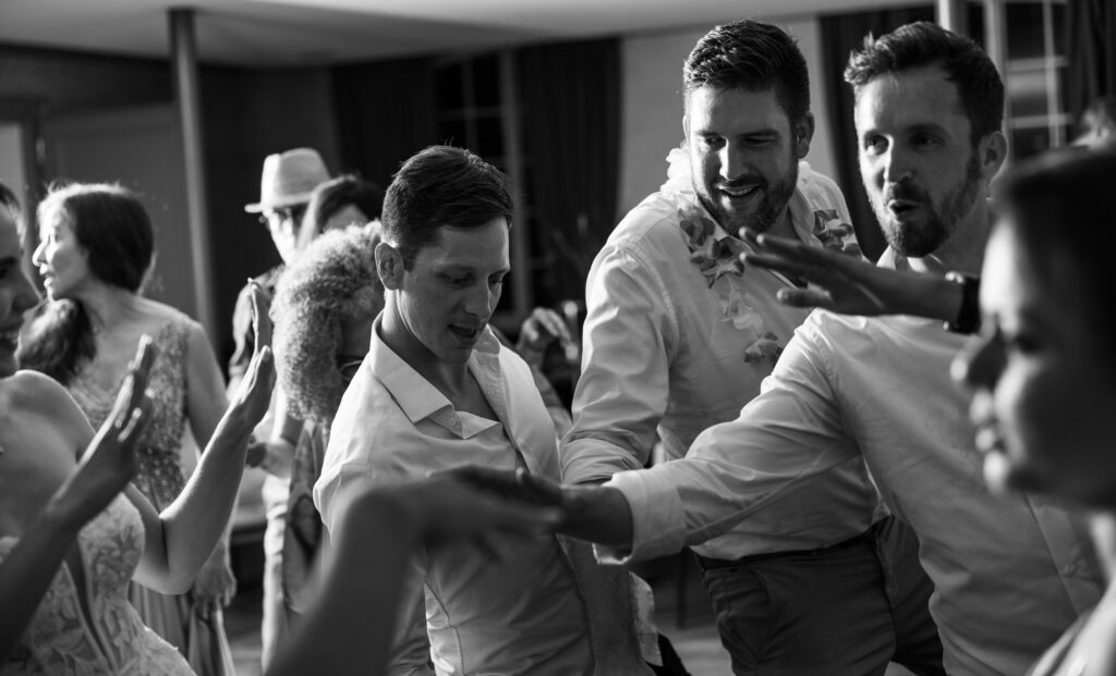Guests dancing and celebrating during the wedding party at Schloss Hünigen in Bern