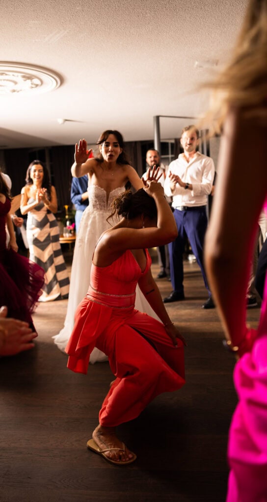 Guests dancing and celebrating during the wedding party at Schloss Hünigen in Bern