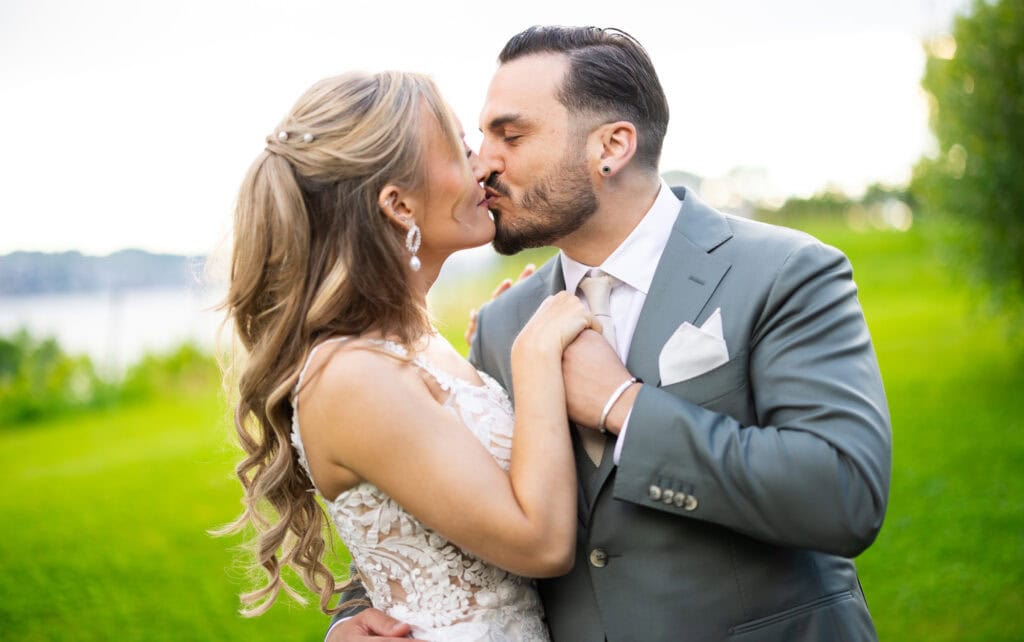Wedding at Moschti Stäfa, Zürich. Couple session with bride and groom