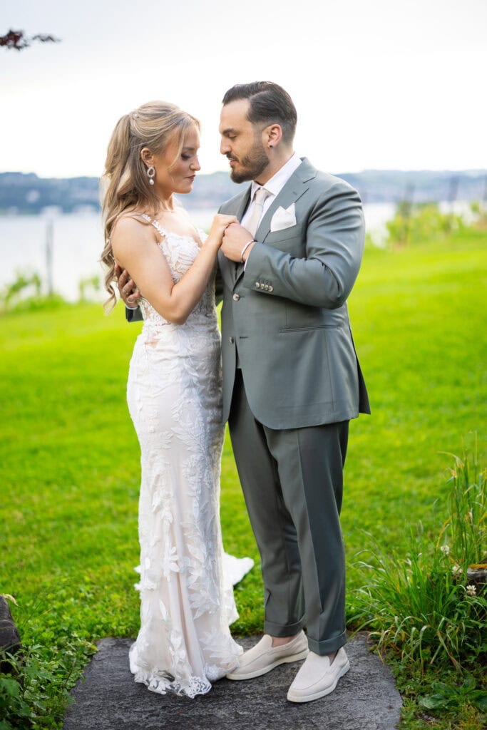 Wedding at Moschti Stäfa, Zürich. Couple session with bride and groom