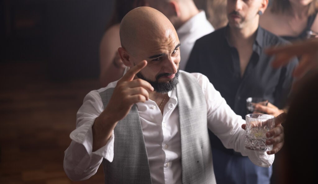 Wedding at Moschti Stäfa, Zürich. Party with bride, groom, family and friends celebrating