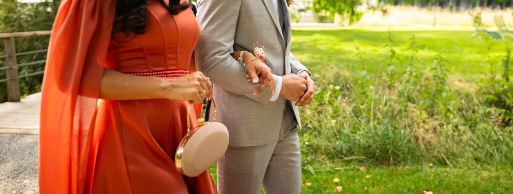 Wedding ceremony in the garden. Schloss Hünigen. Emotional and colorful wedding ceremony. Entry groom, family and friends