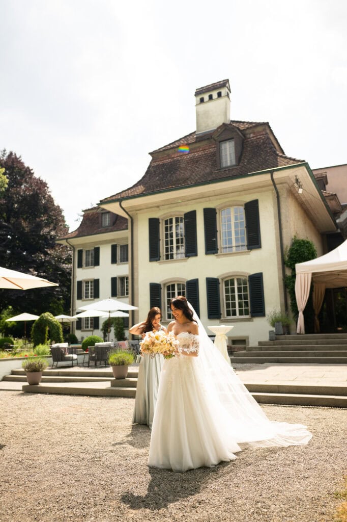 Wedding ceremony in the garden. Schloss Hünigen. Emotional and colorful wedding ceremony. Entry bride and her mum