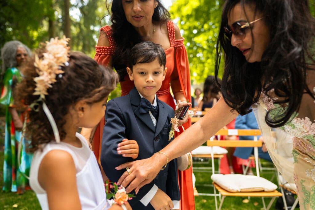 Wedding ceremony in the garden. Schloss Hünigen. Emotional and colorful wedding ceremony. Wedding rings moment