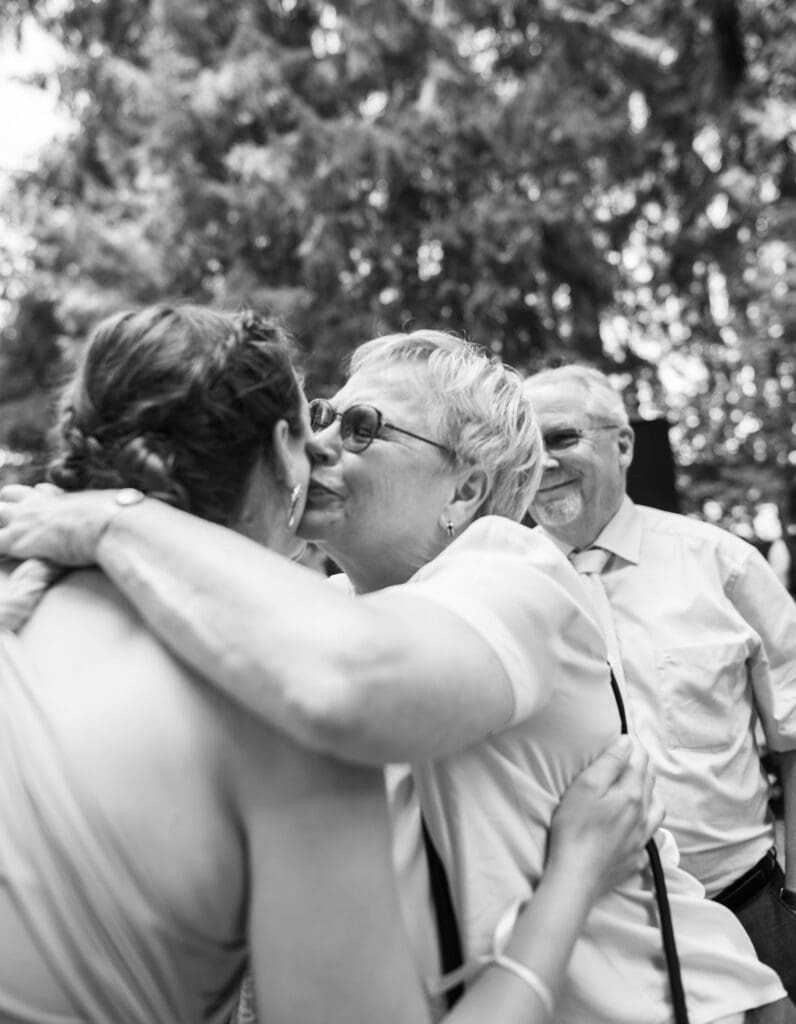 Wedding ceremony in the garden. Schloss Hünigen. Emotional and colorful wedding ceremony. Mother
