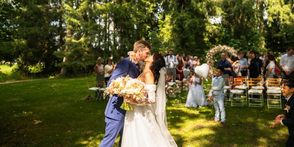 Wedding ceremony in the garden. Schloss Hünigen. Emotional and colorful wedding ceremony.