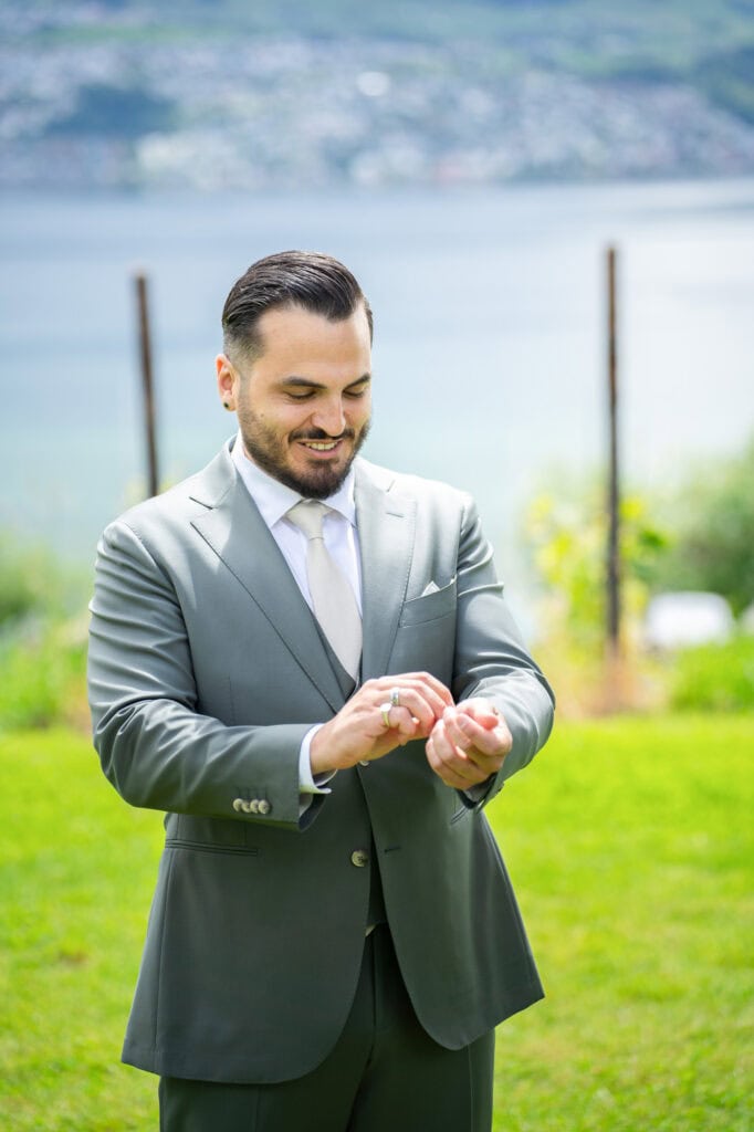 Wedding at Moschti Stäfa, Zürich. Getting ready groom