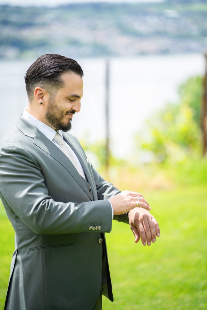 Wedding at Moschti Stäfa, Zürich. Getting ready groom