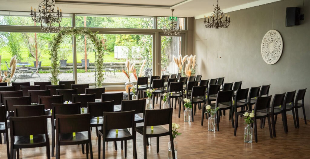 Wedding at Moschti Stäfa, Zürich. Getting ready. Decoration