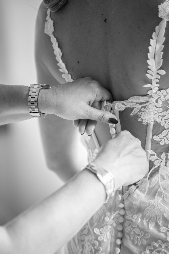 Wedding at Moschti Stäfa, Zürich. Getting ready bride