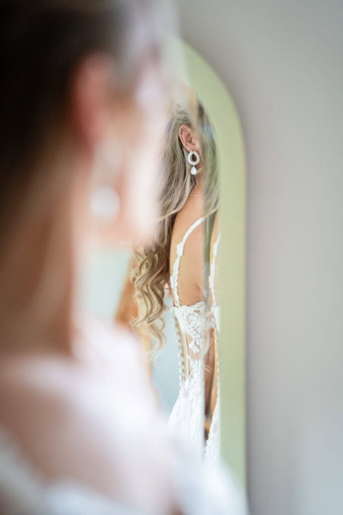 Wedding at Moschti Stäfa, Zürich. Getting ready bride