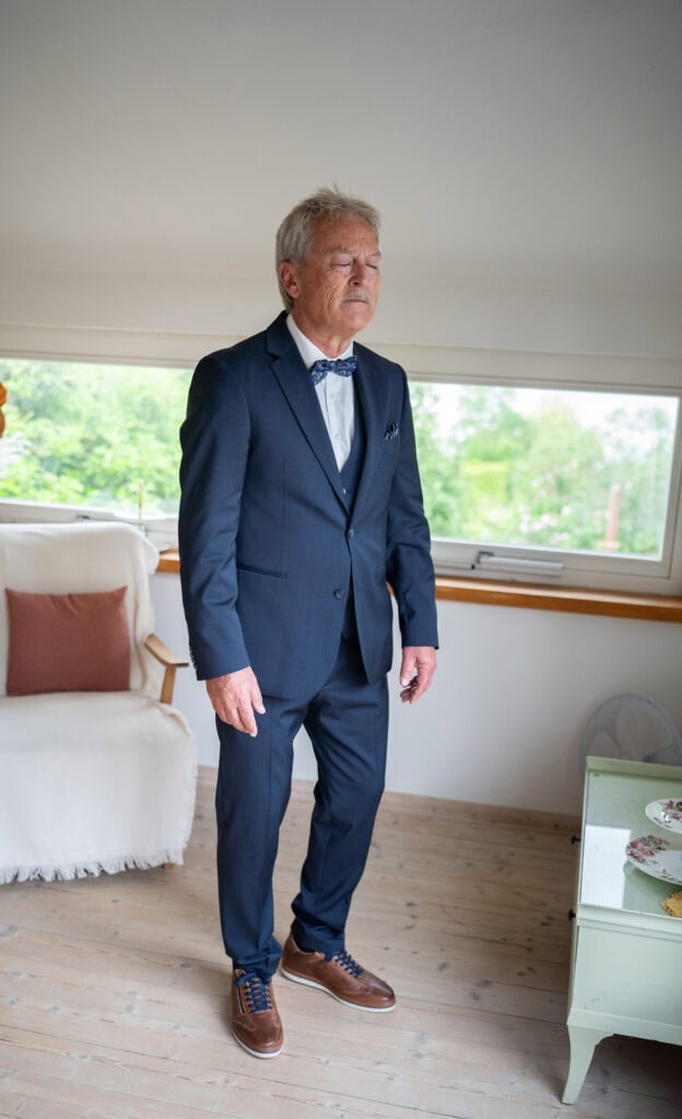 Wedding at Moschti Stäfa, Zürich. First Look with father