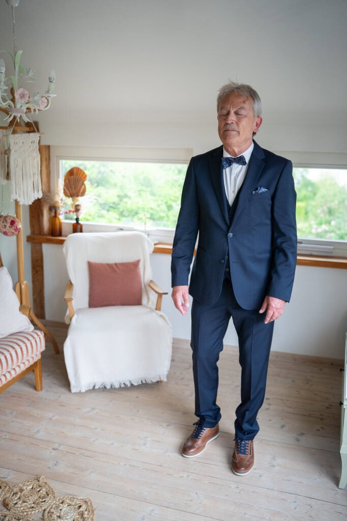 Wedding at Moschti Stäfa, Zürich. First Look with father