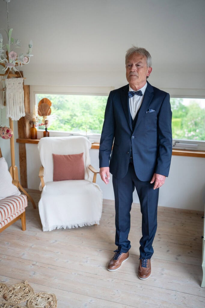 Wedding at Moschti Stäfa, Zürich. First Look with father