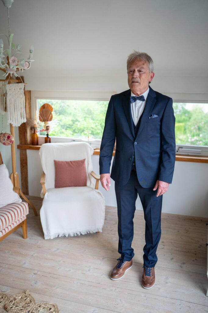 Wedding at Moschti Stäfa, Zürich. First Look with father