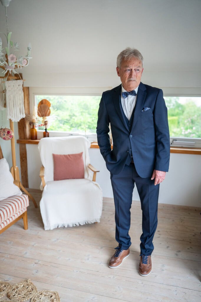 Wedding at Moschti Stäfa, Zürich. First Look with father