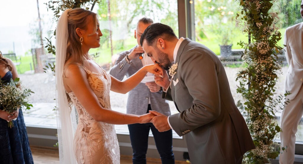 Wedding at Moschti Stäfa, Zürich. Ceremony