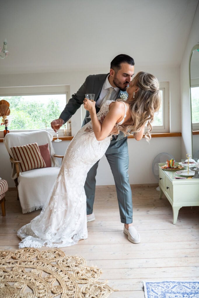 Wedding at Moschti Stäfa, Zürich. Couple session with bride and groom