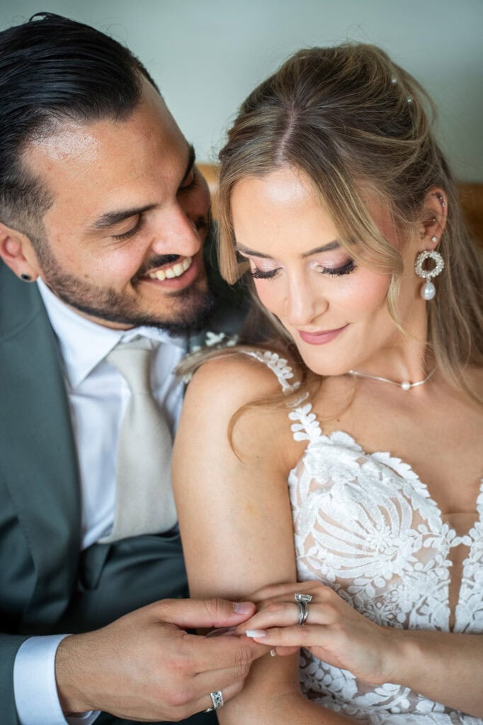 Wedding at Moschti Stäfa, Zürich. Couple session with bride and groom