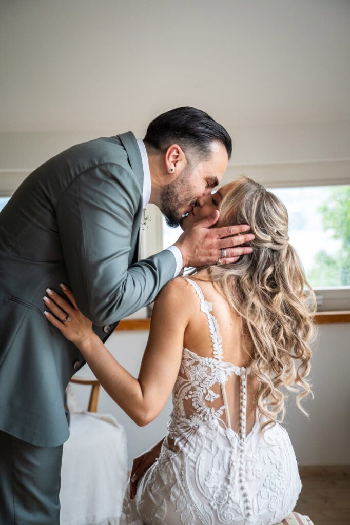 Wedding at Moschti Stäfa, Zürich. Couple session with bride and groom