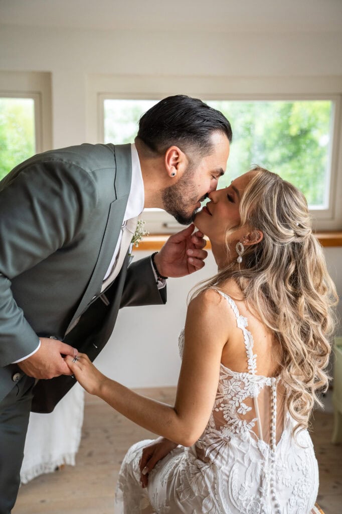 Wedding at Moschti Stäfa, Zürich. Couple session with bride and groom