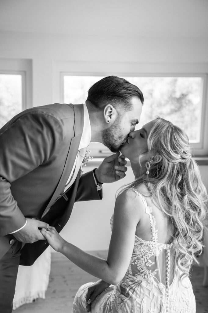 Wedding at Moschti Stäfa, Zürich. Couple session with bride and groom