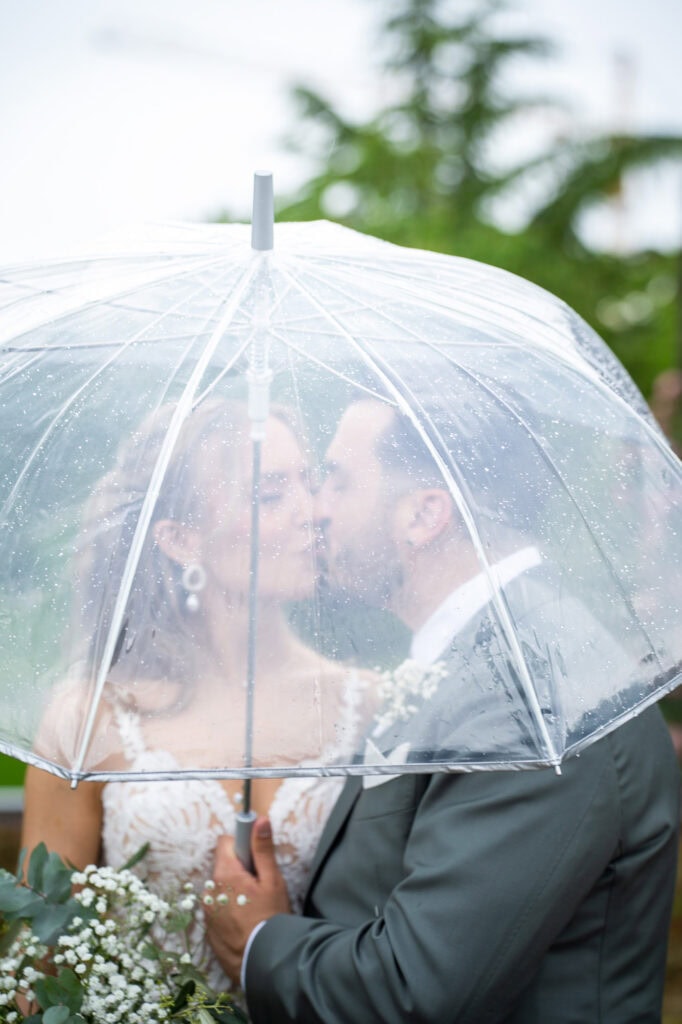 Wedding at Moschti Stäfa, Zürich. Couple session with bride and groom
