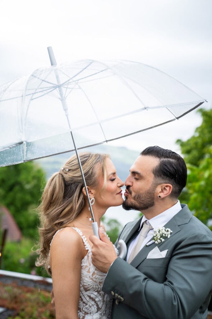 Wedding at Moschti Stäfa, Zürich. Couple session with bride and groom