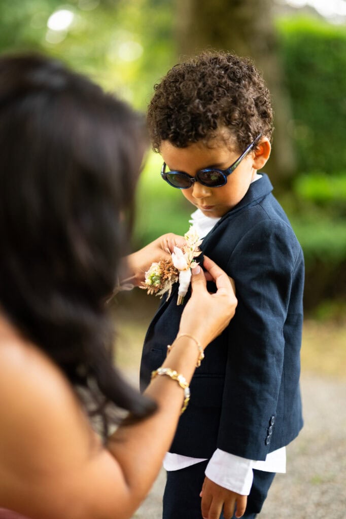 Wedding ceremony in the garden. Schloss Hünigen. Emotional and colorful wedding ceremony. Boy