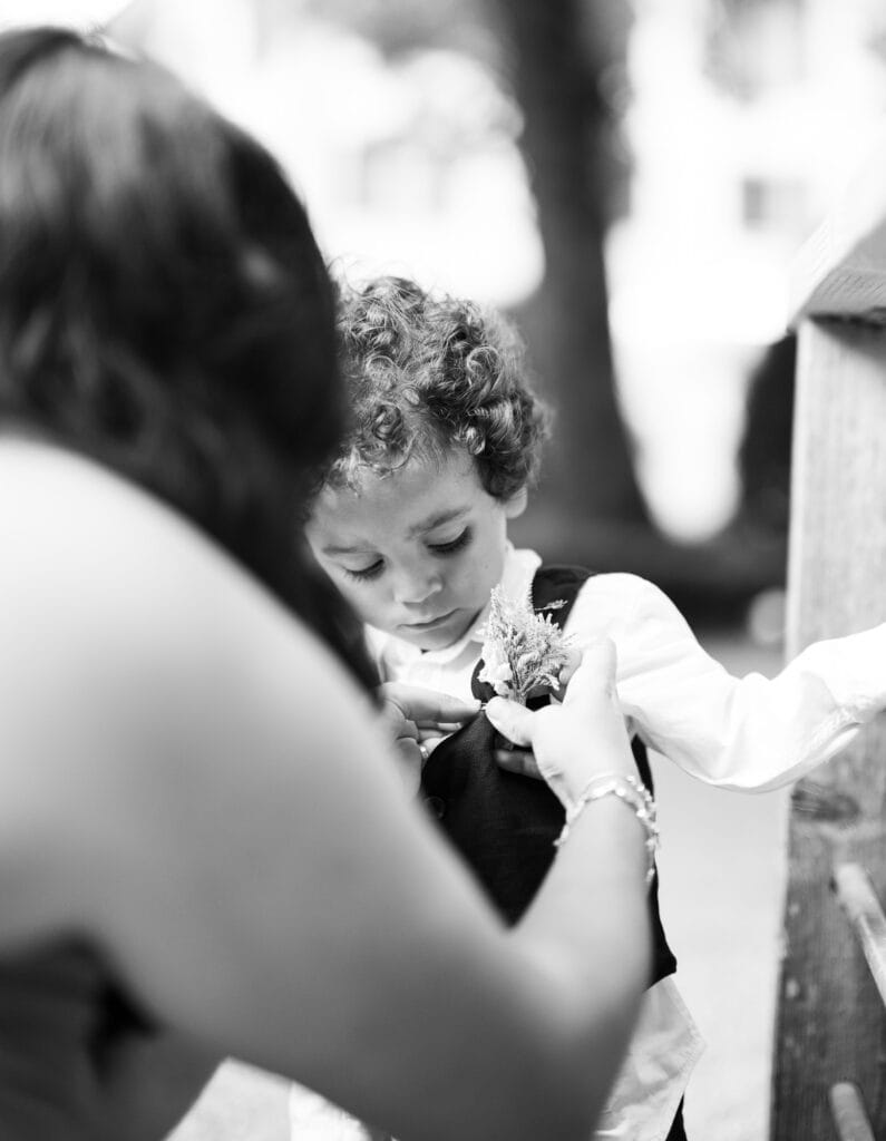 Wedding ceremony in the garden. Schloss Hünigen. Emotional and colorful wedding ceremony. Kid