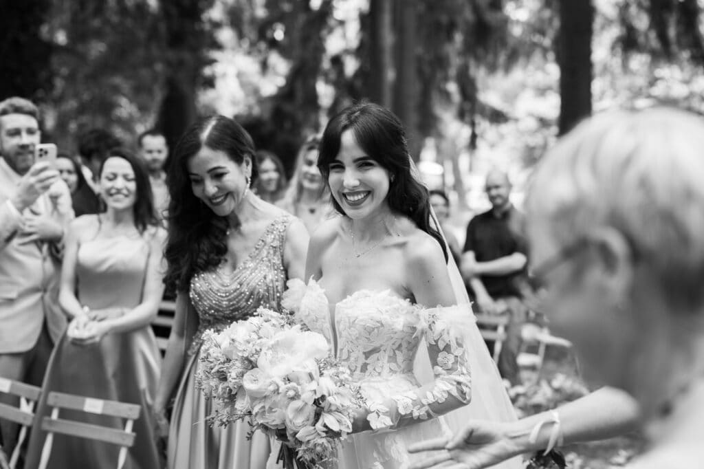 Wedding ceremony in the garden. Schloss Hünigen. Emotional and colorful wedding ceremony.