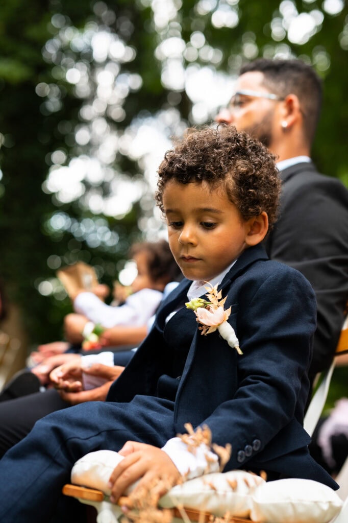 Wedding ceremony in the garden. Schloss Hünigen. Emotional and colorful wedding ceremony. Kid