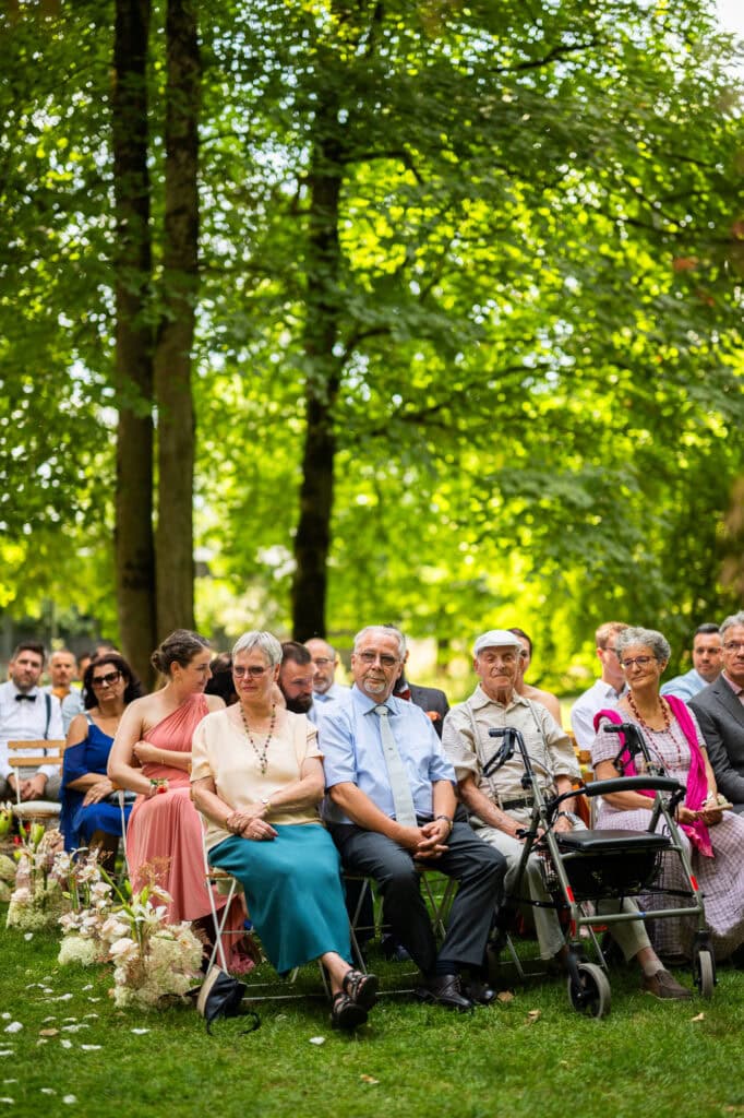 Wedding ceremony in the garden. Schloss Hünigen. Emotional and colorful wedding ceremony. Wedding guests