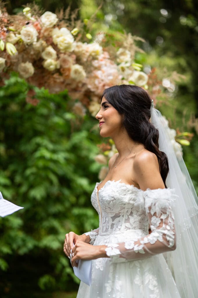 Wedding ceremony in the garden. Schloss Hünigen. Emotional and colorful wedding ceremony. Bride vows