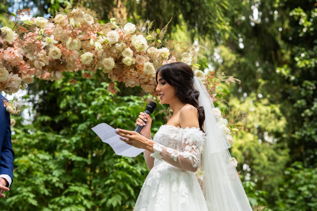 Wedding ceremony in the garden. Schloss Hünigen. Emotional and colorful wedding ceremony. Bride vows