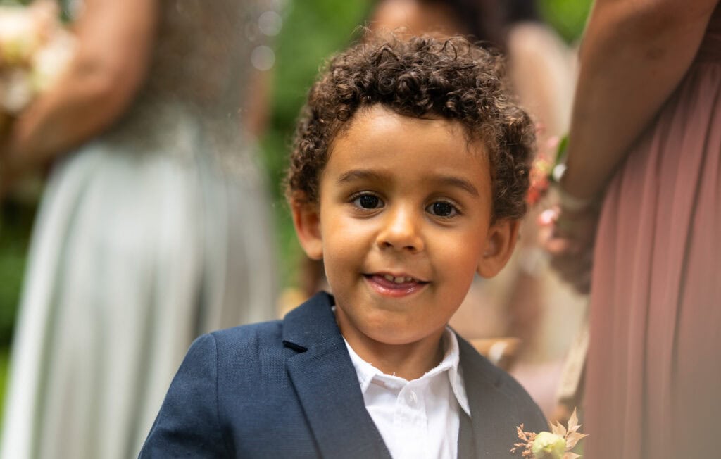 Wedding ceremony in the garden. Schloss Hünigen. Emotional and colorful wedding ceremony. Kid