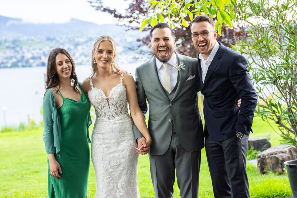 Wedding at Moschti Stäfa, Zürich. Group photo with family and friends