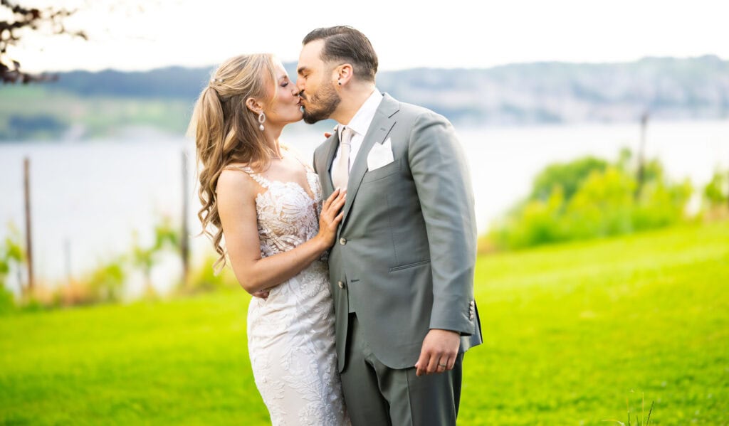 Wedding at Moschti Stäfa, Zürich. Couple session with bride and groom