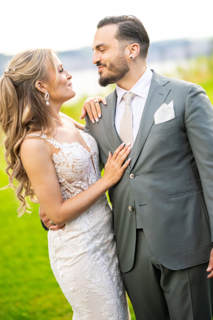 Wedding at Moschti Stäfa, Zürich. Couple session with bride and groom