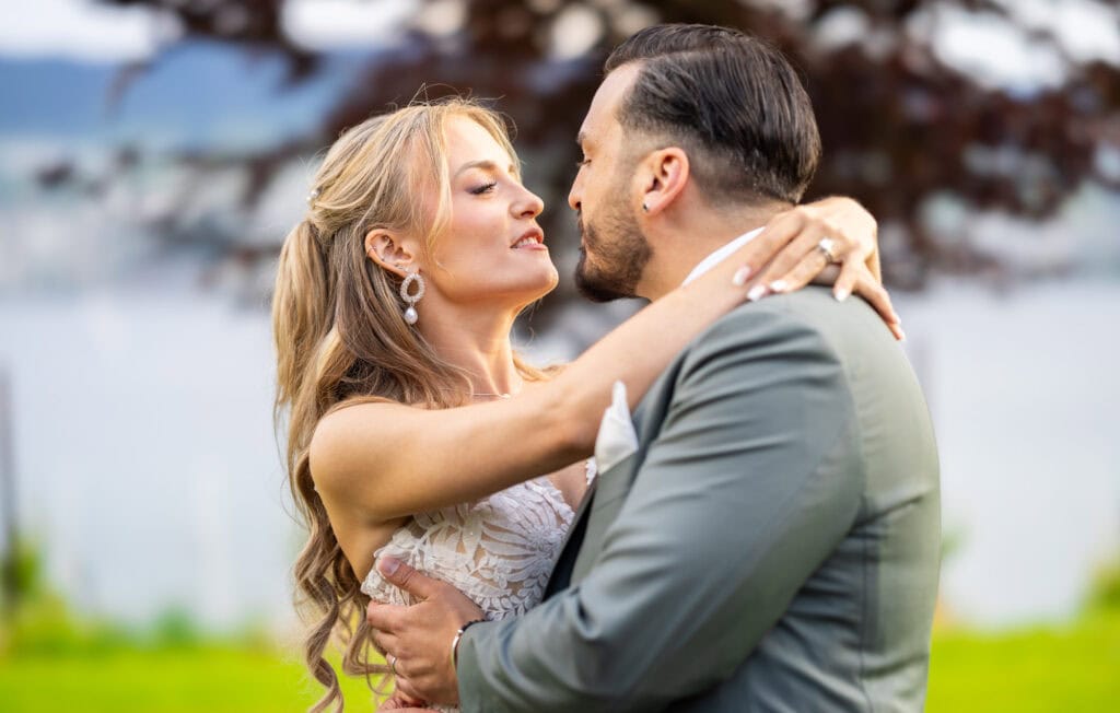 Wedding at Moschti Stäfa, Zürich. Couple session with bride and groom