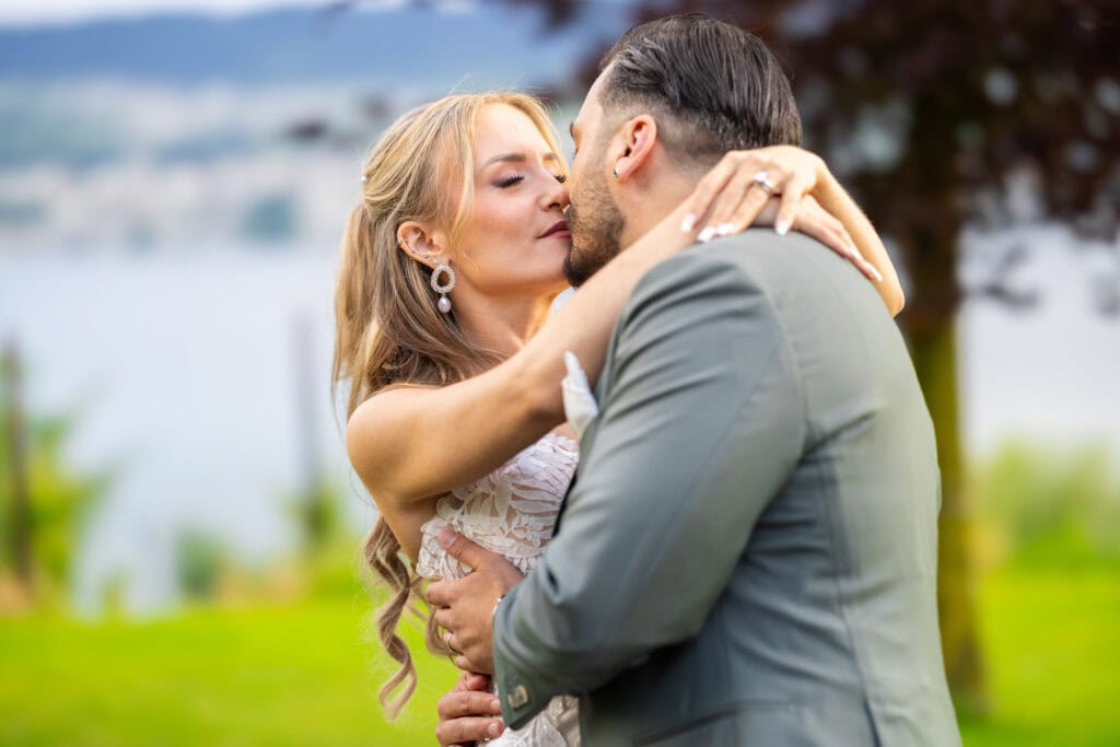 Wedding at Moschti Stäfa, Zürich. Couple session with bride and groom