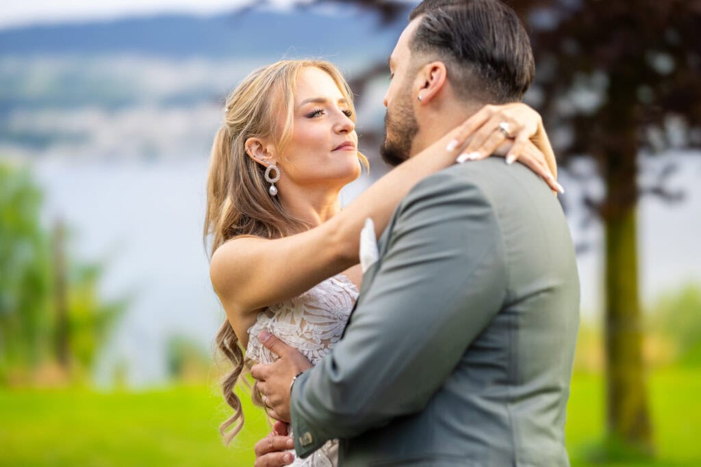 Wedding at Moschti Stäfa, Zürich. Couple session with bride and groom