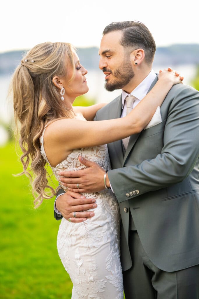 Wedding at Moschti Stäfa, Zürich. Couple session with bride and groom